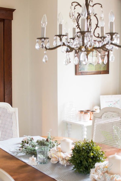 Dining Room Pretty Christmas Decorations