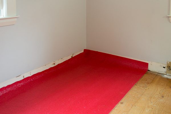 Placing underlay for hardwood floors