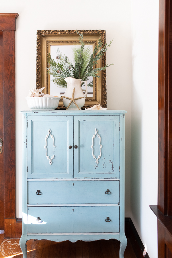Vintage cabinet and Christmas decorations | Finding Silver Pennies #christmasdecorating #housewalk #JRHolidayHousewalk #christmasinspiration #winter #entertaining #coastal #newengland